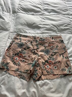 Women's Loft Floral Peach Shorts - Lightweight Summer Style